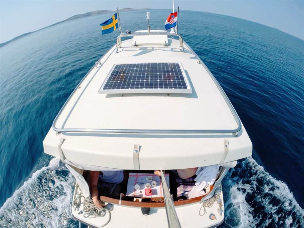 What is solar charge controller for boats